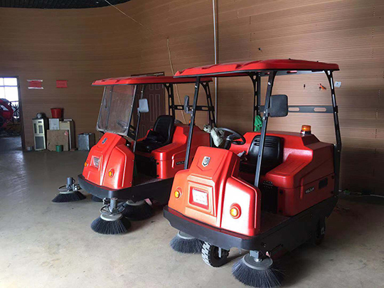 大型電動掃地車