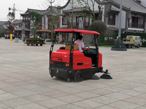 大型駕駛式掃地機廠家哪家好