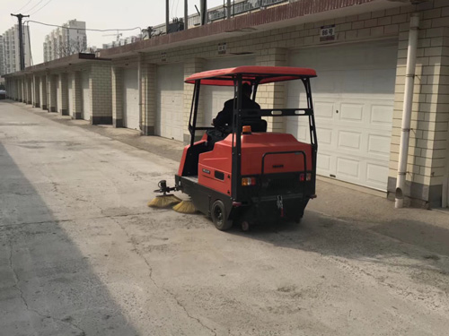 小型電動掃地車有什么優勢