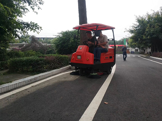 環衛電動掃地機