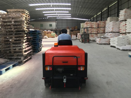 怎么選擇小型環衛掃地車廠家