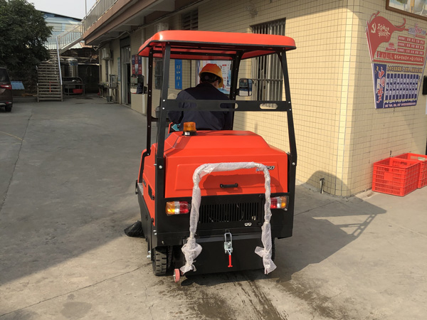 電動(dòng)掃地車(chē)